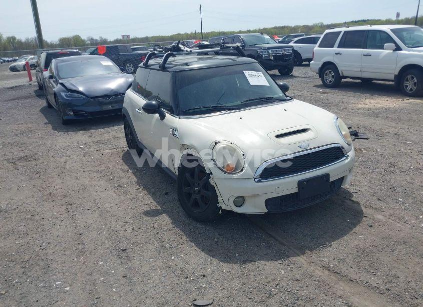 2007 Mini Cooper S (VIN WMWMF73547TV31403) main photo