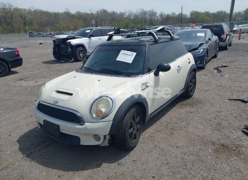 Photo 2 of 2007 Mini Cooper S (VIN WMWMF73547TV31403)