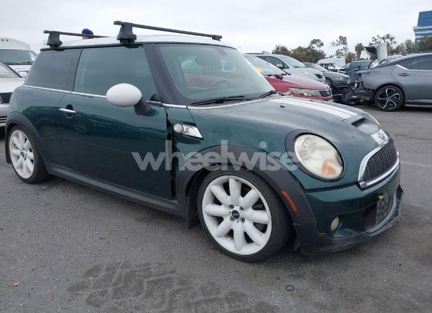 2009 Mini Cooper S (VIN WMWMF735X9TT94065) main photo