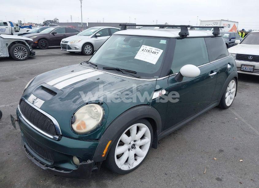 Photo 2 of 2009 Mini Cooper S (VIN WMWMF735X9TT94065)