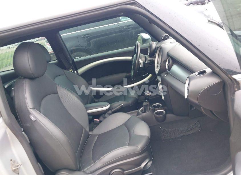 Photo 5 of 2010 Mini Cooper S CLUBMAN (VIN WMWMM3C57ATP94023)