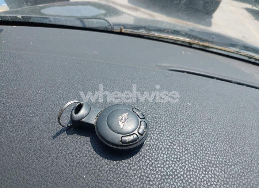 Photo 11 of 2010 Mini Cooper N/A (VIN WMWMR3C51ATU97251)