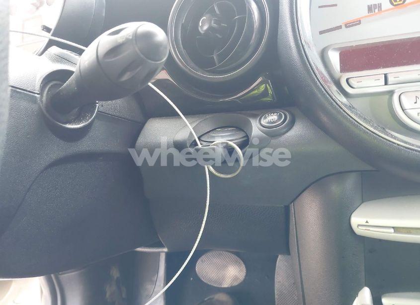 Photo 11 of 2010 Mini Cooper N/A (VIN WMWMR3C52ATU97825)