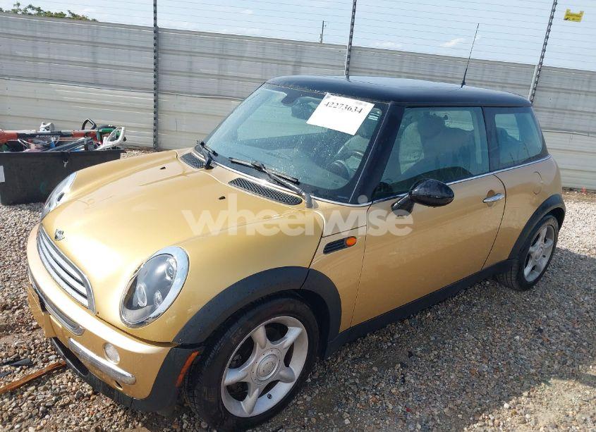 Photo 2 of 2004 Mini Cooper (VIN WMWRC33404TJ55065)