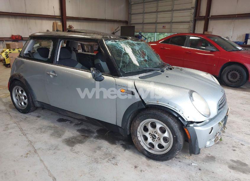 2005 Mini Cooper (VIN WMWRC33445TJ65289) main photo