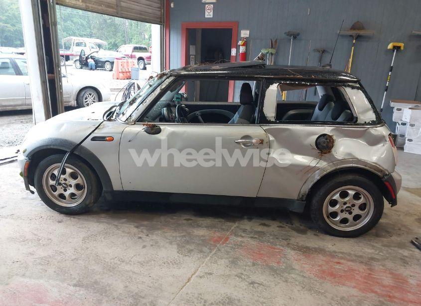 Photo 14 of 2005 Mini Cooper (VIN WMWRC33445TJ65289)