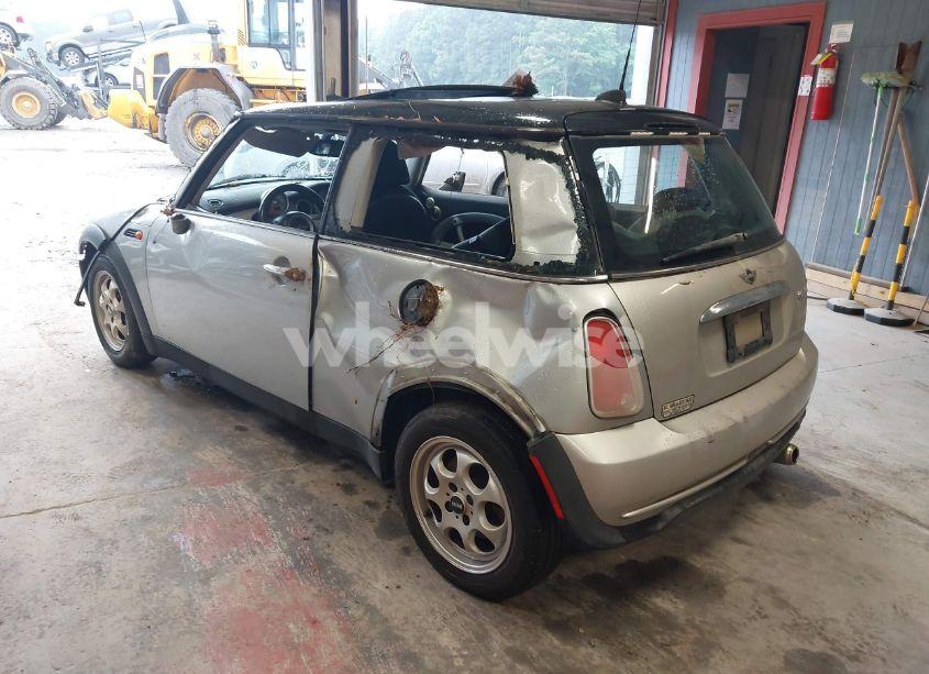 Photo 3 of 2005 Mini Cooper (VIN WMWRC33445TJ65289)