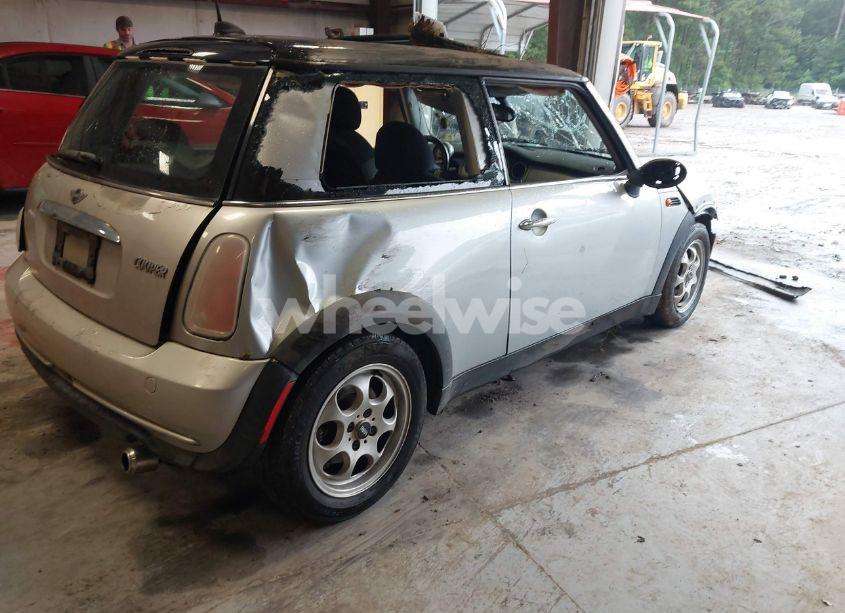 Photo 4 of 2005 Mini Cooper (VIN WMWRC33445TJ65289)