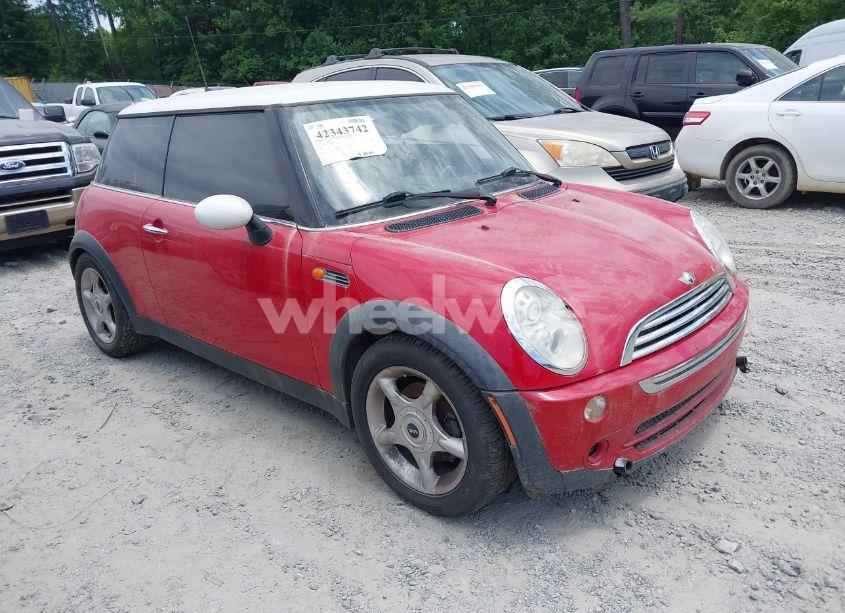 2005 Mini Cooper (VIN WMWRC33505TK62708) main photo