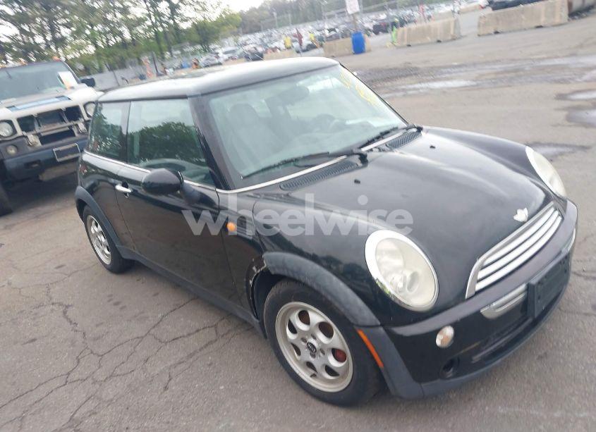 2005 Mini Cooper (VIN WMWRC33535TJ70850) main photo