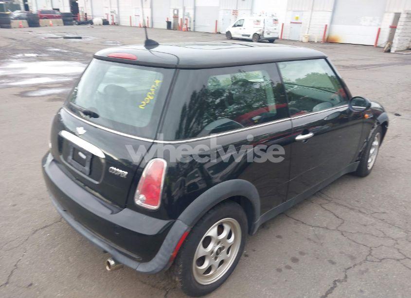 Photo 4 of 2005 Mini Cooper (VIN WMWRC33535TJ70850)