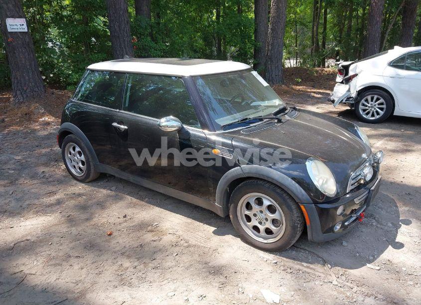 2005 Mini Cooper (VIN WMWRC33545TJ70677) main photo