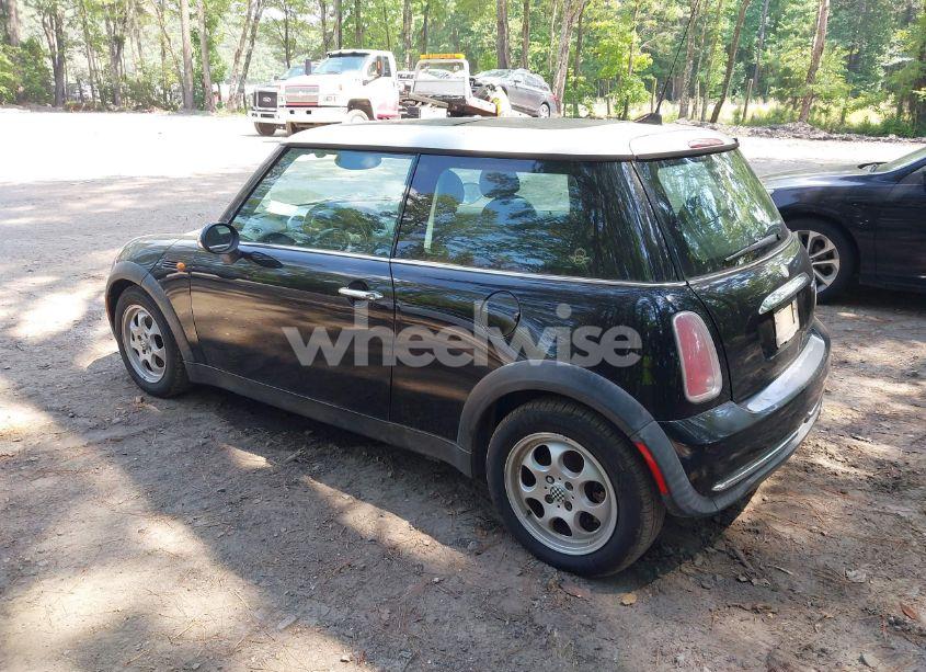 Photo 3 of 2005 Mini Cooper (VIN WMWRC33545TJ70677)