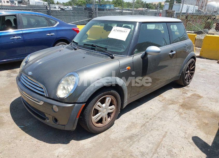Photo 2 of 2006 Mini Cooper N/A (VIN WMWRC33566TJ76689)