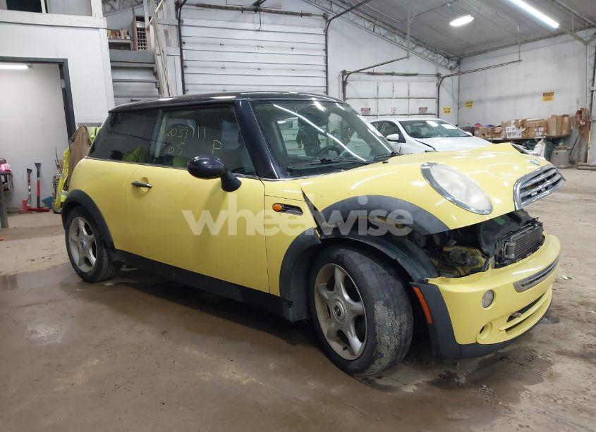 2005 Mini Cooper (VIN WMWRC33595TJ70125) main photo