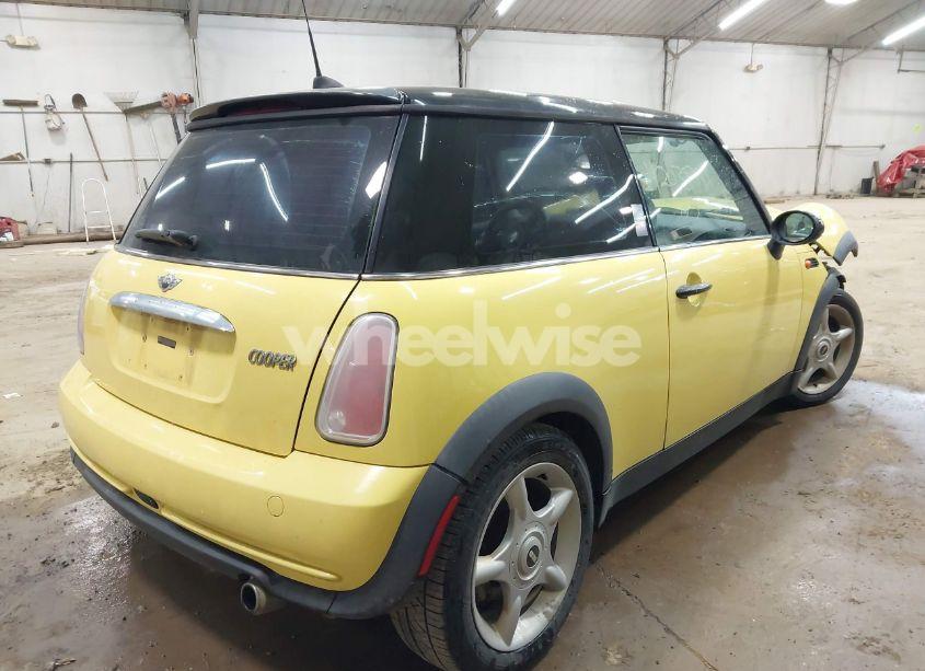 Photo 4 of 2005 Mini Cooper (VIN WMWRC33595TJ70125)