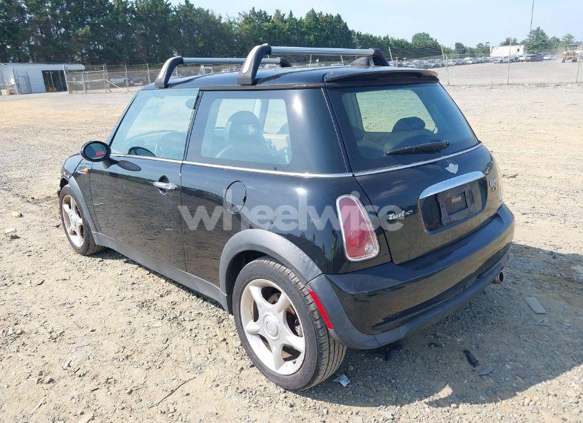 Photo 3 of 2005 Mini Cooper (VIN WMWRC335X5TJ72336)