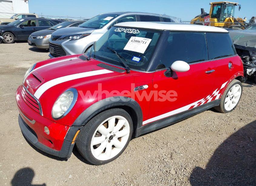 Photo 2 of 2005 Mini Cooper S (VIN WMWRE33415TD92159)