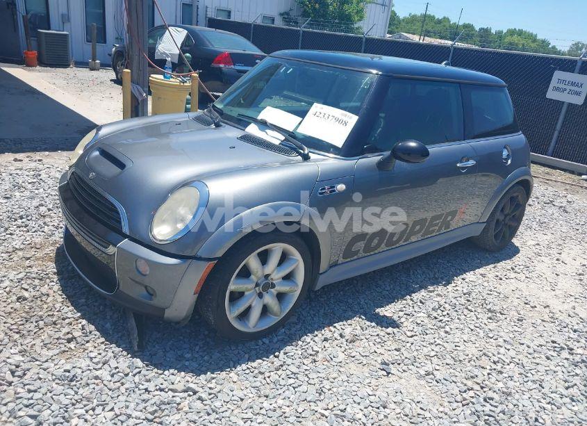 Photo 2 of 2004 Mini Cooper S (VIN WMWRE33444TD78125)