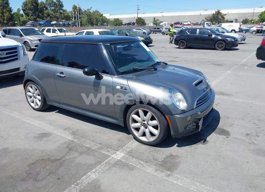 2004 Mini Cooper S (VIN WMWRE33444TD89531) main photo