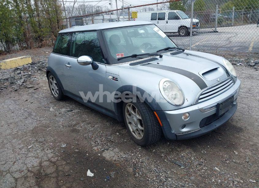 2005 Mini Cooper S (VIN WMWRE33445TD93578) main photo