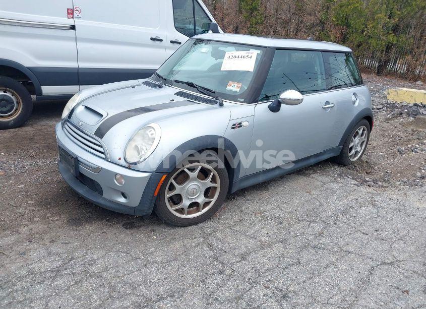 Photo 2 of 2005 Mini Cooper S (VIN WMWRE33445TD93578)