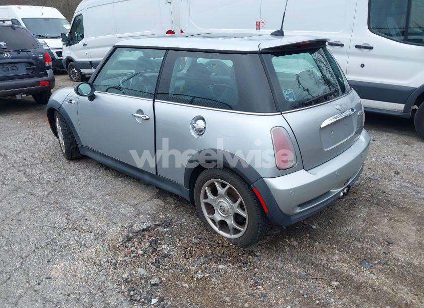 Photo 3 of 2005 Mini Cooper S (VIN WMWRE33445TD93578)