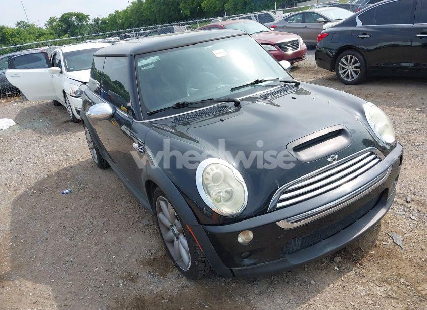 2005 Mini Cooper S (VIN WMWRE33475TD92196) main photo