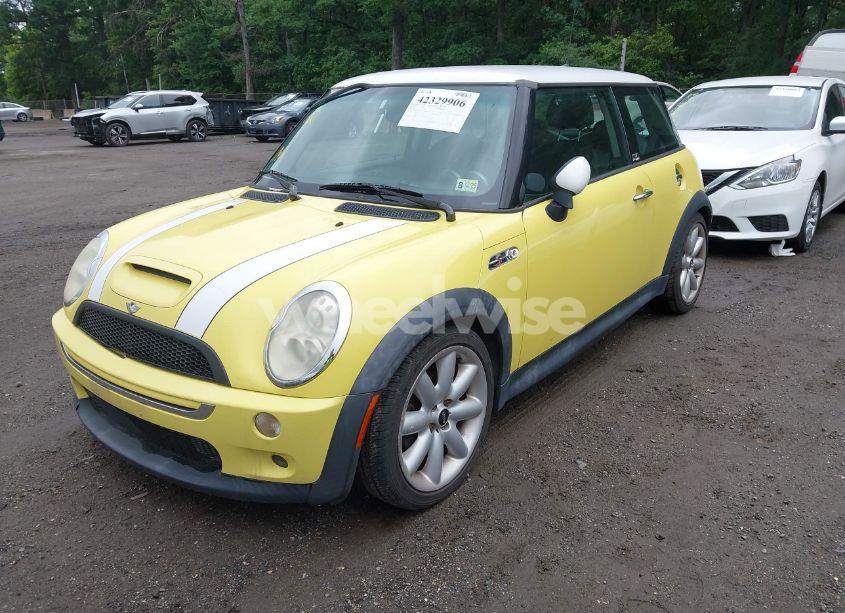 Photo 2 of 2005 Mini Cooper S (VIN WMWRE33505TL10590)
