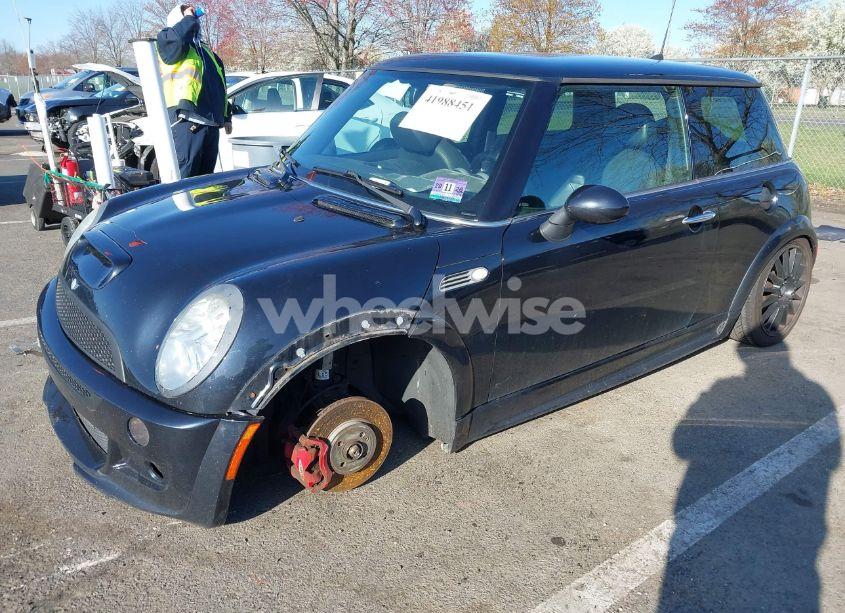 Photo 2 of 2006 Mini Cooper S (VIN WMWRE33526TL24203)