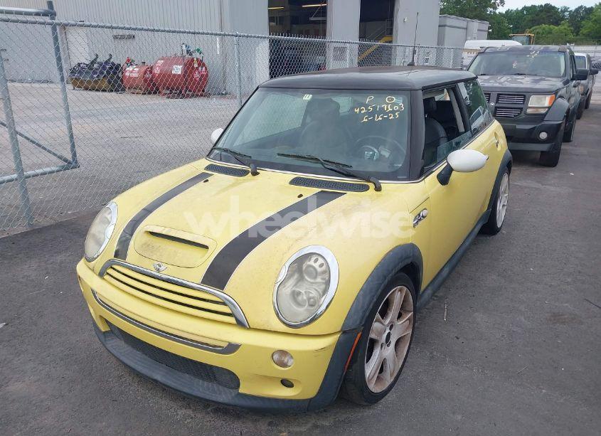 Photo 2 of 2005 Mini Cooper S (VIN WMWRE33565TG96225)