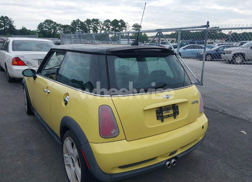 Photo 3 of 2005 Mini Cooper S (VIN WMWRE33565TG96225)