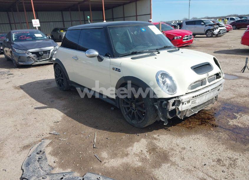 2006 Mini Cooper S (VIN WMWRE335X6TL19914) main photo