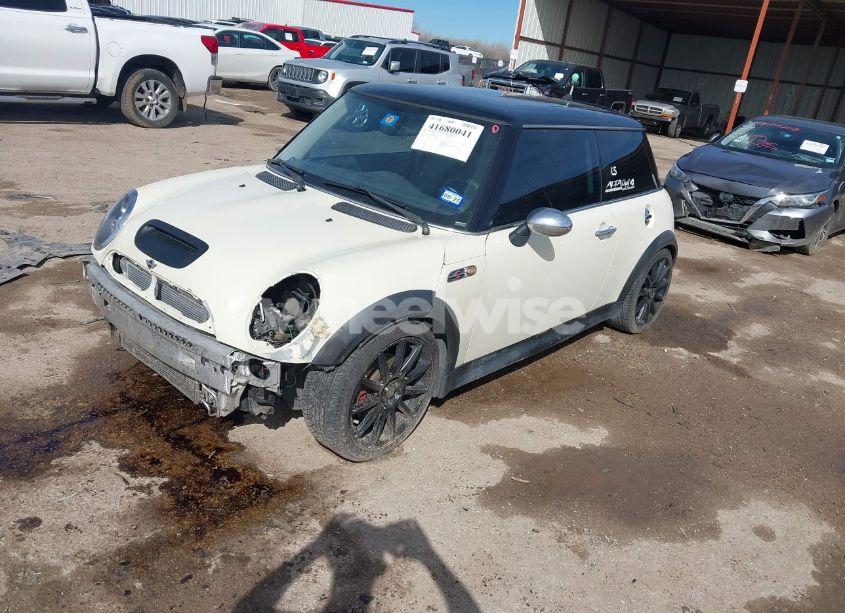 Photo 2 of 2006 Mini Cooper S (VIN WMWRE335X6TL19914)