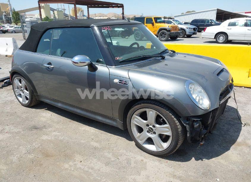 2005 Mini Cooper S (VIN WMWRH33585TF85313) main photo