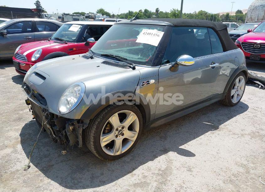 Photo 2 of 2005 Mini Cooper S (VIN WMWRH33585TF85313)