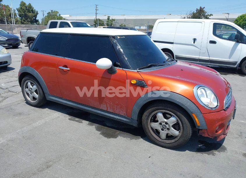 2011 Mini Cooper (VIN WMWSU3C50BT094515) main photo
