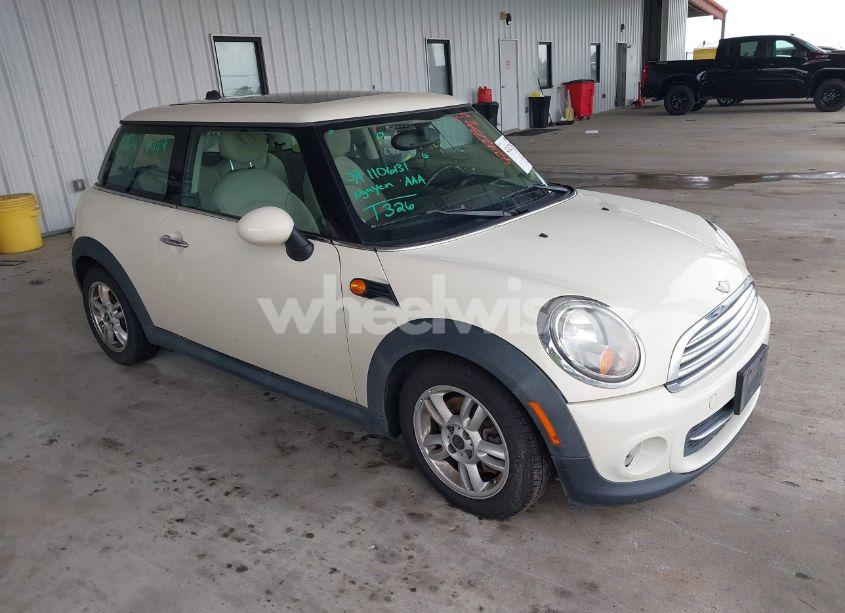 2011 Mini Cooper (VIN WMWSU3C52BT091664) main photo