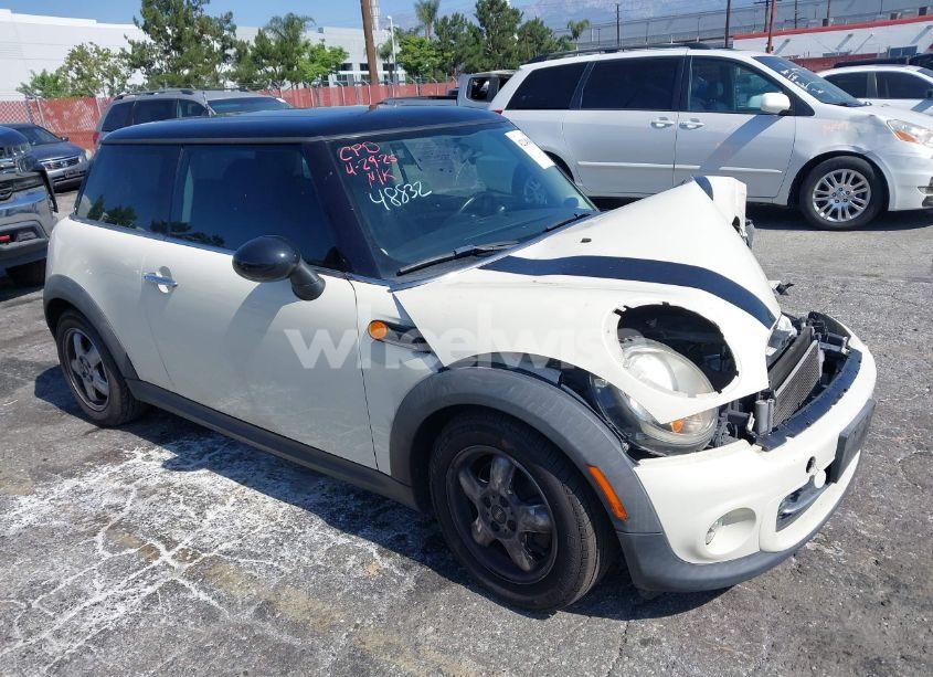 2011 Mini Cooper (VIN WMWSU3C52BT095133) main photo