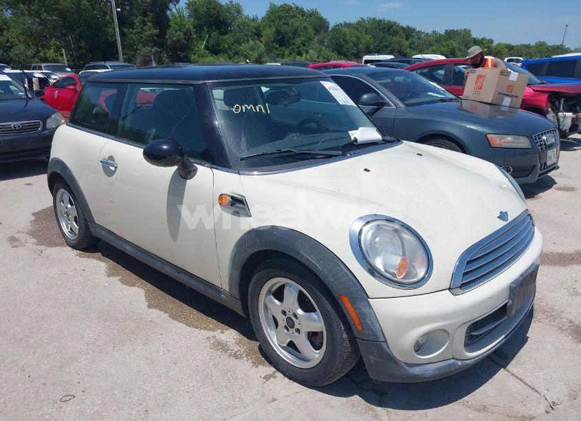 2011 Mini Cooper (VIN WMWSU3C54BT184170) main photo