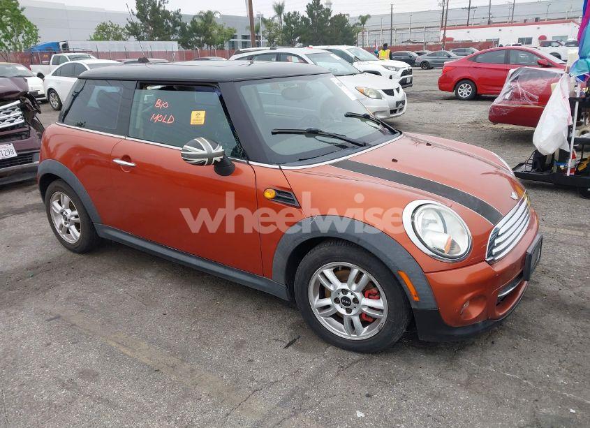2011 Mini Cooper (VIN WMWSU3C55BT097555) main photo
