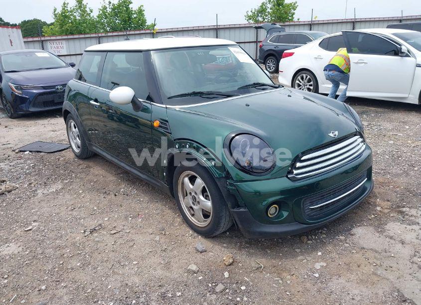 2011 Mini Cooper (VIN WMWSU3C56BT095684) main photo