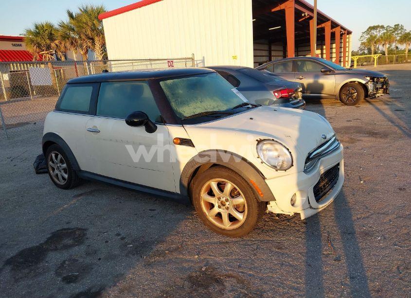 2011 Mini Cooper (VIN WMWSU3C58BT097825) main photo