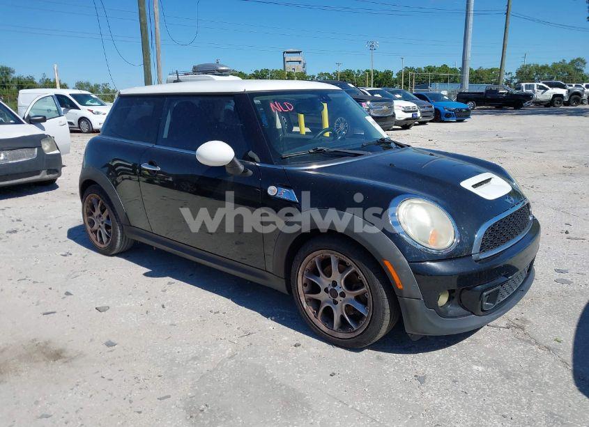 2011 Mini Cooper (VIN WMWSV3C5XBTY22399) main photo
