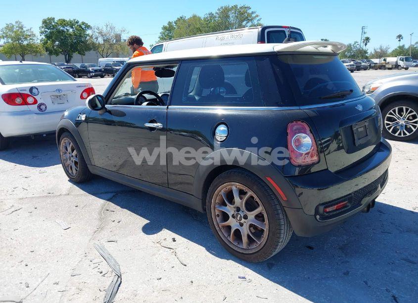 Photo 3 of 2011 Mini Cooper (VIN WMWSV3C5XBTY22399)