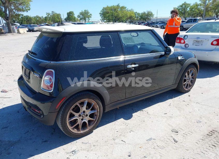 Photo 4 of 2011 Mini Cooper (VIN WMWSV3C5XBTY22399)