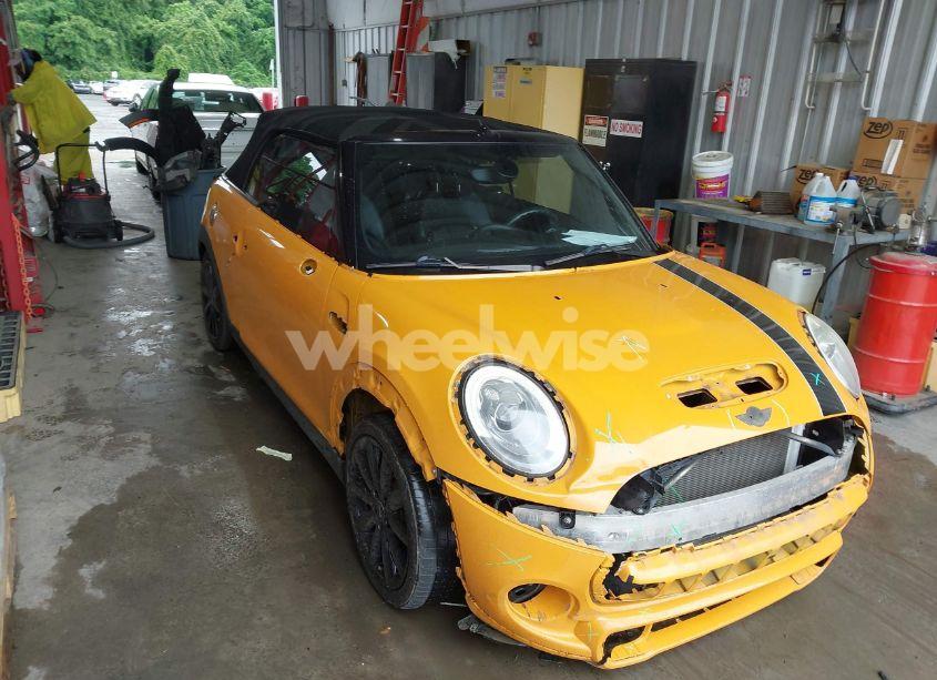 2017 Mini Convertible COOPER S (VIN WMWWG9C31H3C81428) main photo