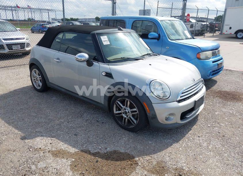 2011 Mini Cooper (VIN WMWZN3C56BT133717) main photo