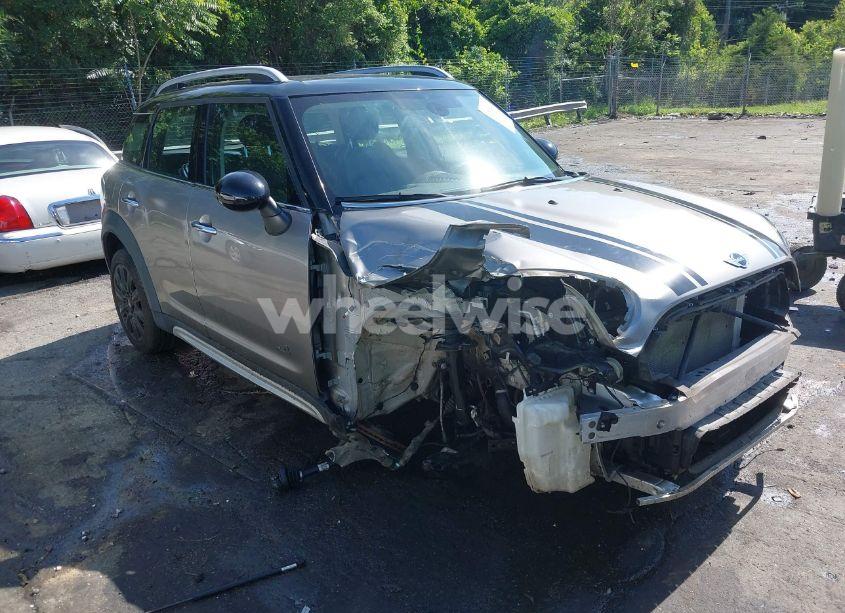 2018 Mini Countryman COOPER S (VIN WMZYT5C37J3E59574) main photo