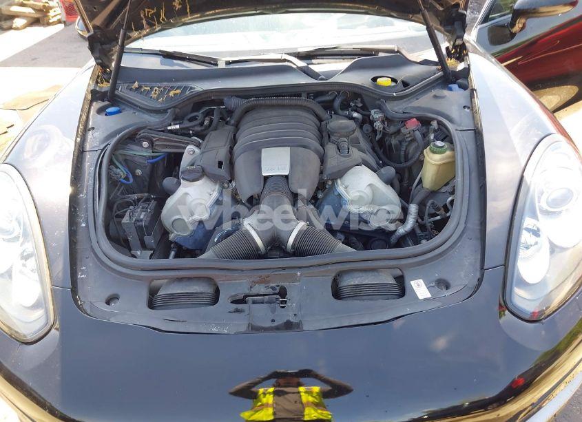 Photo 10 of 2014 Porsche Panamera 4 (VIN WP0AA2A70EL009084)
